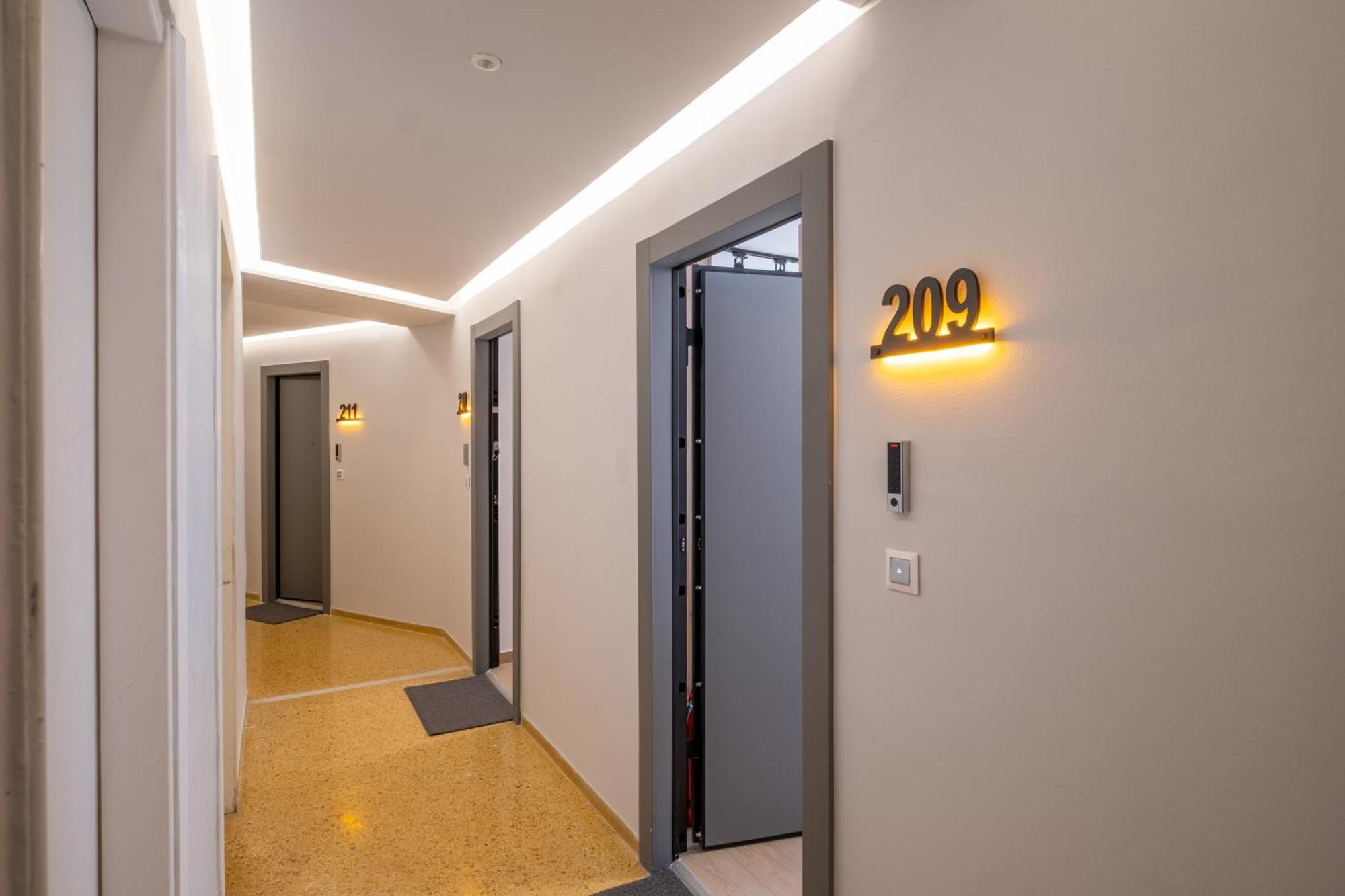 Athensis Apartments In Central Афины Экстерьер фото